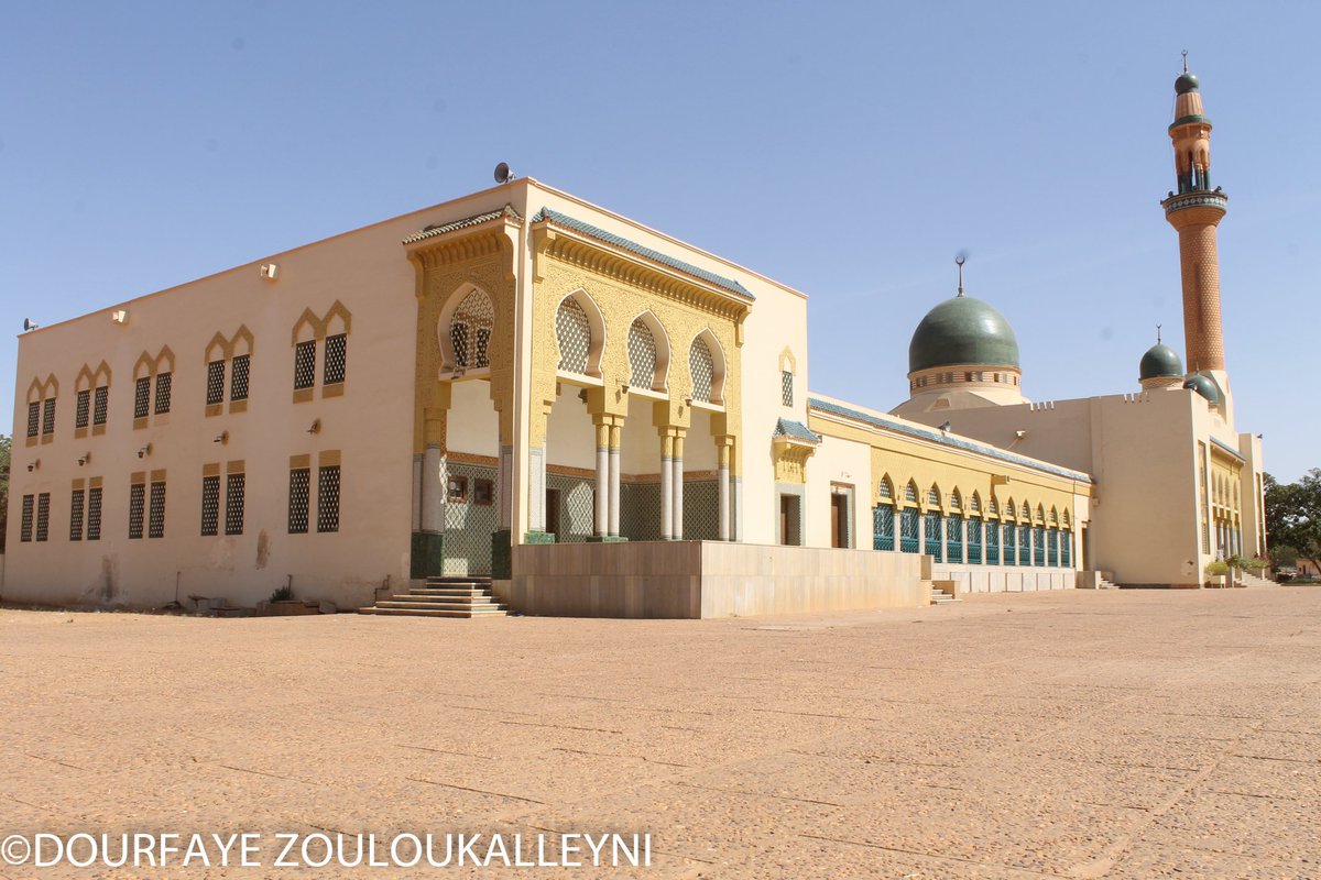 zouloukalleni's tweet photo. Les mosquées de Niamey pour vous souhaiter une très bonne vendredi
#IMAGECoE 
#Niamey @Awal_312 
@ambafr_au_niger https://t.co/KcfvEg7j08