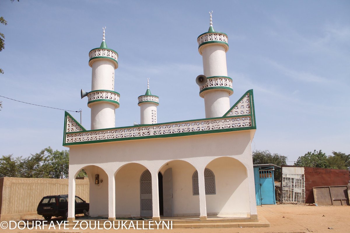 zouloukalleni's tweet photo. Les mosquées de Niamey pour vous souhaiter une très bonne vendredi
#IMAGECoE 
#Niamey @Awal_312 
@ambafr_au_niger https://t.co/KcfvEg7j08