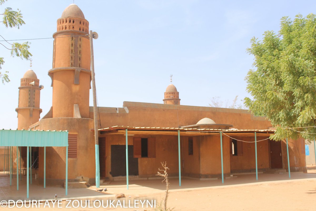 zouloukalleni's tweet photo. Les mosquées de Niamey pour vous souhaiter une très bonne vendredi
#IMAGECoE 
#Niamey @Awal_312 
@ambafr_au_niger https://t.co/KcfvEg7j08
