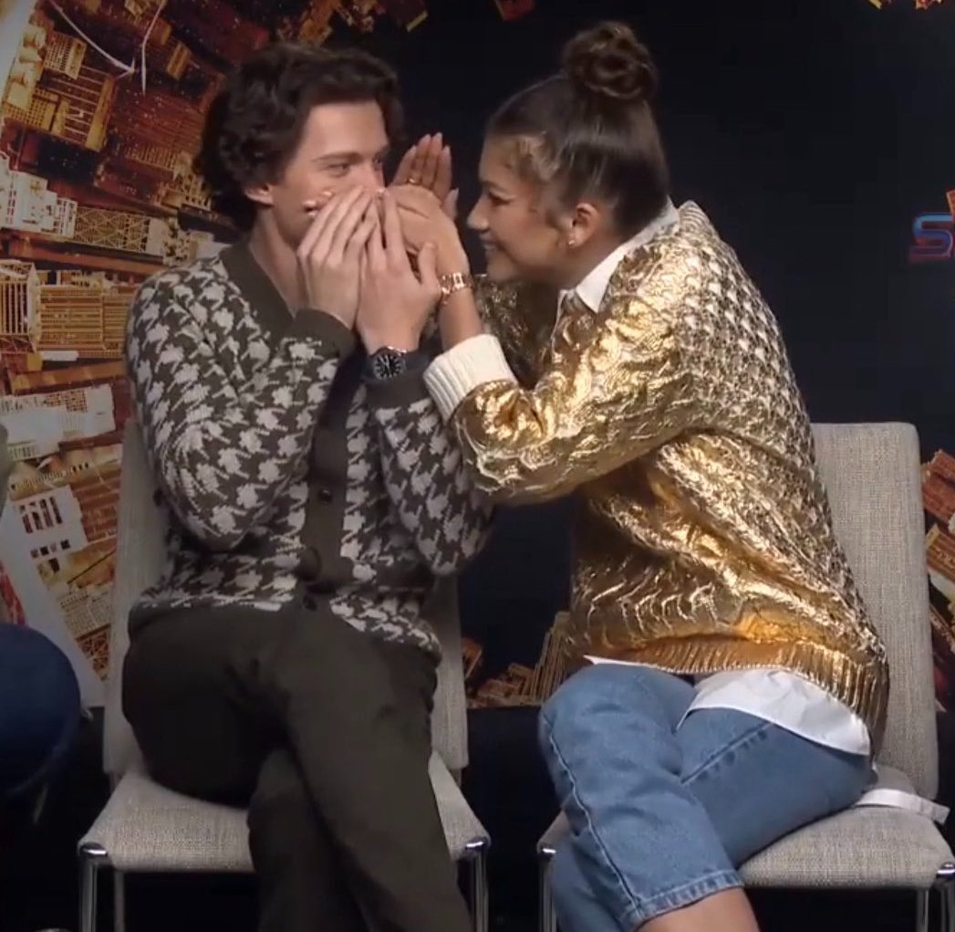 effervescenti's tweet photo. i love this couple so much 🥲🤍
#Zendaya #TomHolland https://t.co/p3ObSPL9qD