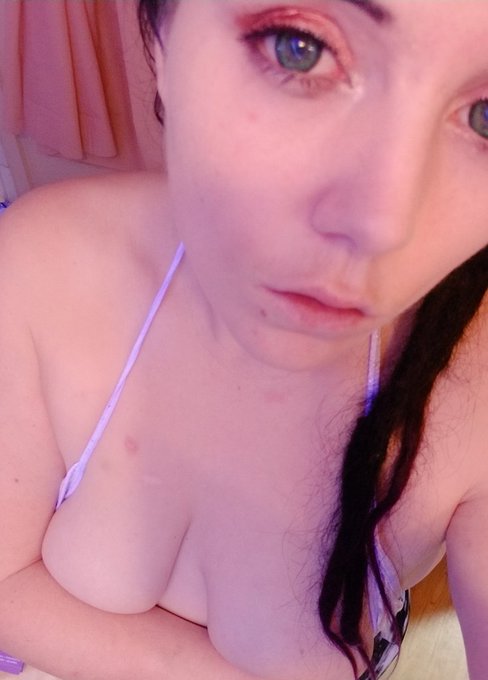 Boobies 😋😉 https://t.co/1riVqyOh9H<a href="/tag/blacklight"class="tags"><span>#blacklight</span></a>