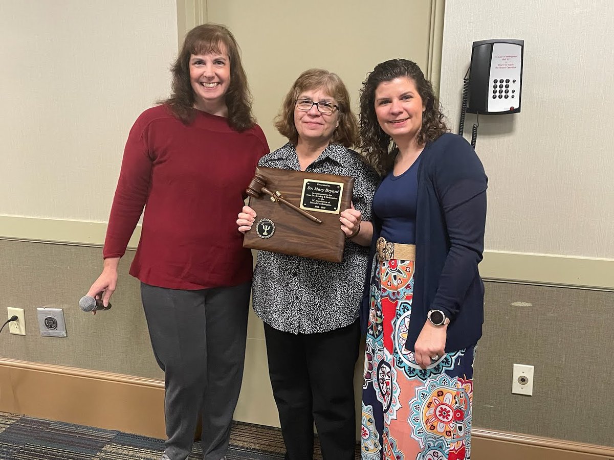 scschoolpsycs's tweet image. Day 2 at our #SCASP2022 Spring Conference. We recognized our outgoing president Mary Bryant. Thanks Mary for your service to our association!