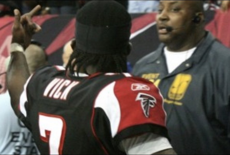 ABowFoSho's tweet photo. Matt Ryan now: https://t.co/TUzcpXdTlw