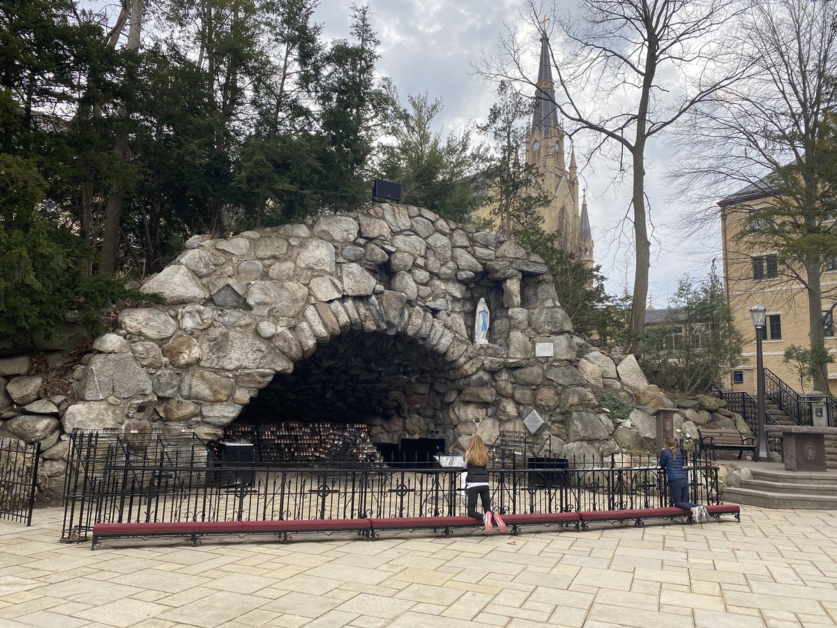 JoeBePositive's tweet image. Always an honor to speak @NotreDame , the school where Andrew dreamed of playing baseball &amp;amp; soccer. Among the ND icons, my clear favorite is the Grotto. Thanks, Irish, for helping @BePositiveFdn fight #ChildhoodCancer.