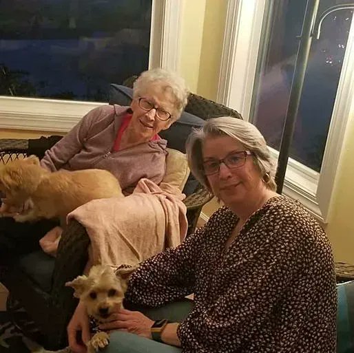 ParkinsonDotOrg's tweet image. Iris started a Facebook Fundraiser in honor of her late mother. Iris’s mother was diagnosed with Parkinson’s disease 15 years ago. She fundraises to fight back against PD for her mother. Who do you fight for? Visit Parkinson.org/FB to start your fundraiser to #BeatPD. 💙