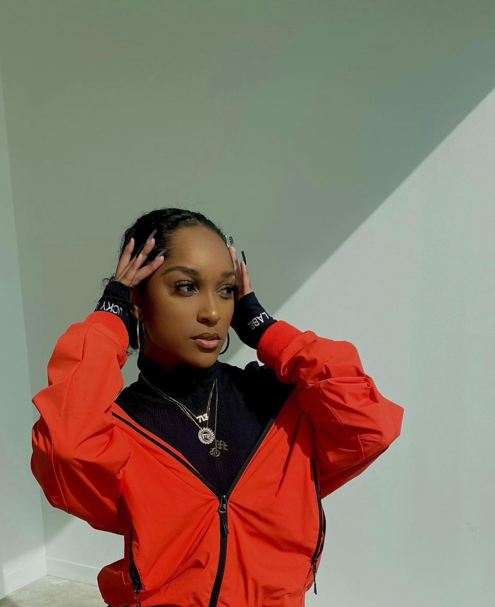 SHOPKAECHE's tweet image. I KNOW THATS RIGHT👸🏽. @iamaayla posing in our Spirit animal + Diff area codes + double up. She gets it❤️

 #KAECHE #SHOPKAECHE #tarnishfreejewelry #18kgold #goldplatedjewelry #qualityjewelry #goldjewelry #blackownedjewelry #shopnow #sunnines #anklets #neckalces #bracele