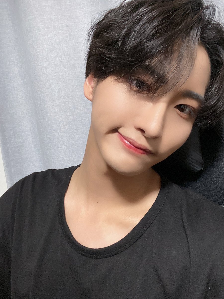 ATZtrans's tweet photo. @ATEEZofficial ꒰ 𝑬𝑵𝑮 𝑻��𝑨𝑵𝑺 ꒱ 

⏳ 220318
💬[#SEONGHWA] with Glasses vs. without
#ATEEZ #에이티즈
📝 ATZtrans cr; @HJ00ngsMullet
🏹 TAKE OUT WITH FULL CREDITS https://t.co/BlkiRk9r2D