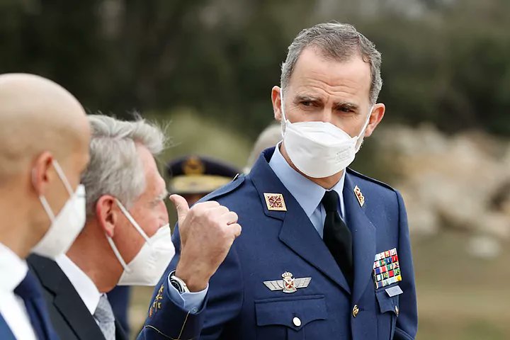 PlataformaMill1's tweet photo. #SM el Rey Felipe VI, ejerce de #CapitanGeneral de las #FuerzasArmadas (Los tres Ejércitos) en pleno conflicto. Es el #Soldado N° 1,el máximo mando. según establece la Constitución. Ésta semana ha tenido 2 #Actos y 3 #Audiencias,desde que el 14M,no tuviera vínculo con Defensa. https://t.co/RoCvmduCGx