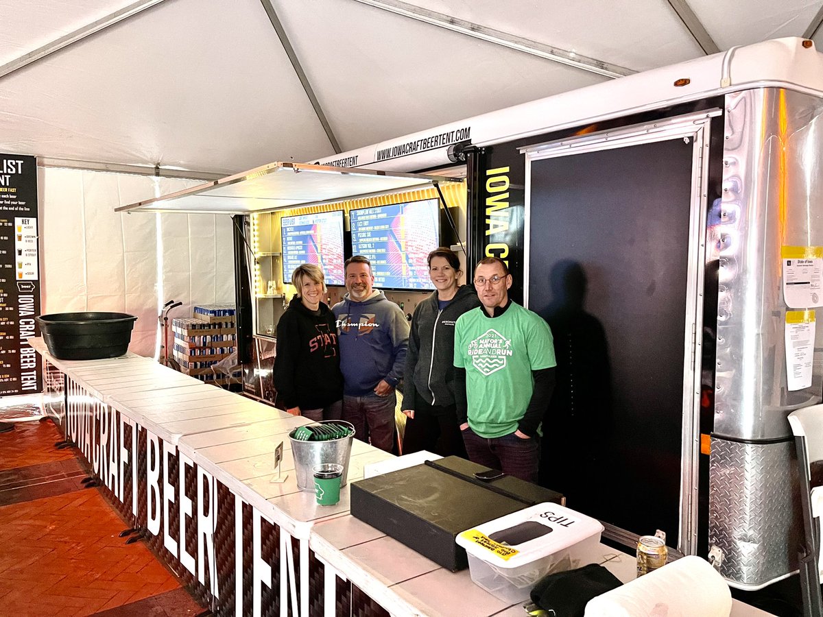 ThirstyPigs's tweet photo. Took in some #basketball at the @IACraftBeerTent #cowlescommons #hoopsandhops #ncaabasketball #roadtothefinalfour #dsmusa #iowabeer #iabeer #iowabeer #beerfriends https://t.co/ySNYvlecw4