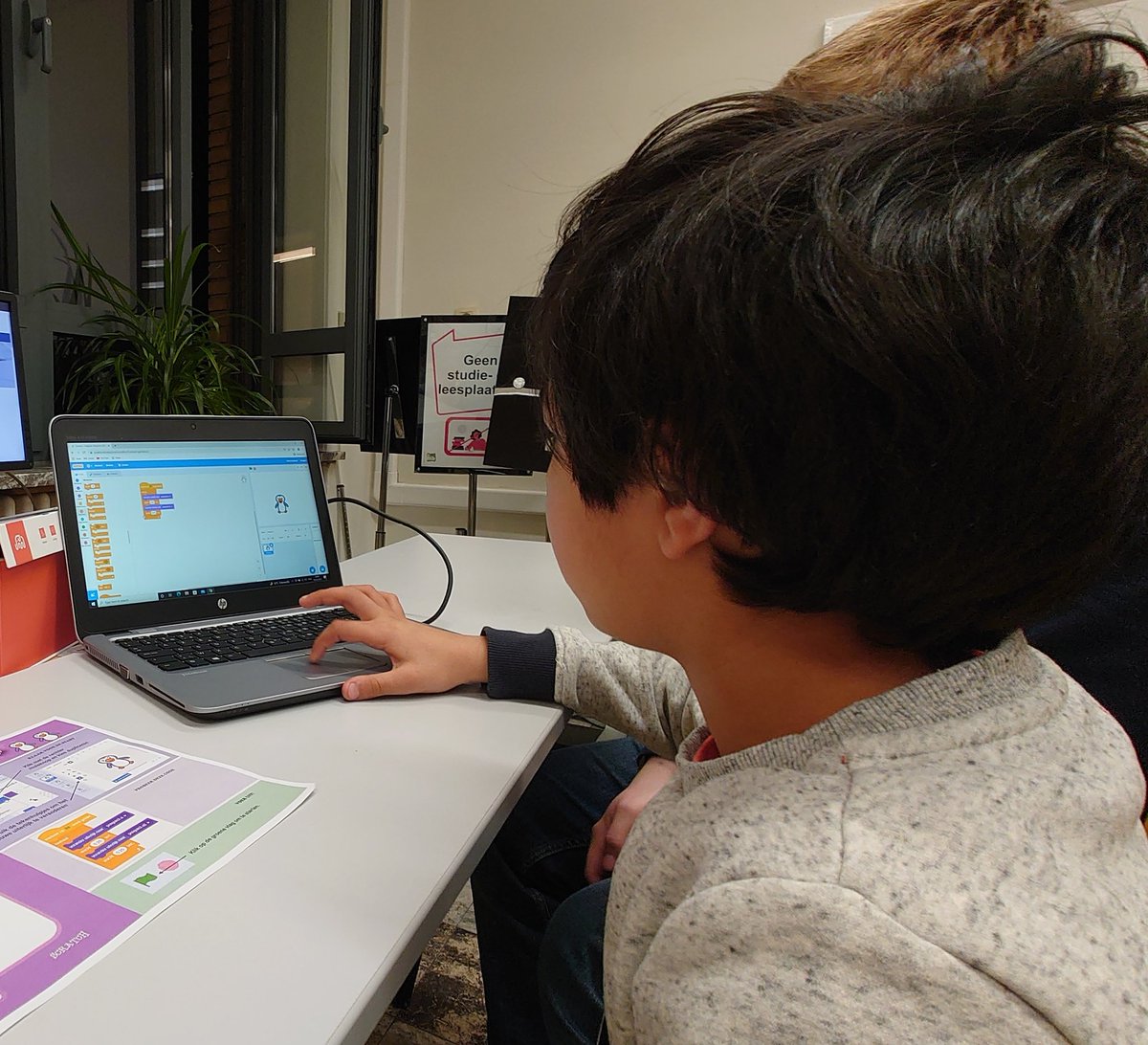 coderdojo1800's tweet image. Wist je dat pinguins kunnen praten? Onze deelnemers tonen hoe je dat doet.