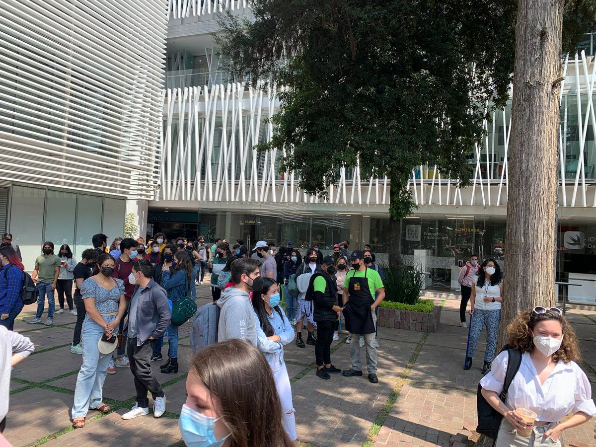 SkyAlertMx's tweet photo. También hubo evacuaciones en la Universidad Panaméricana (Mixcoac), CDMX.

Reportan percepciones leves a débiles en esta zona de CDMX. https://t.co/aZpXz5R8iV
