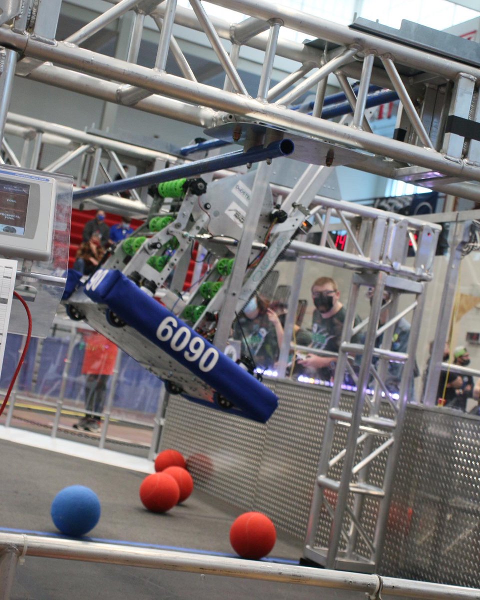 wildcats6090's tweet photo. Round 3 and we are still doing good! Made it up to the 3rd rung of the climb. @FIRSTinMichigan @WUWildcats @FIRSTweets @DoDSTEM https://t.co/t2wSxsgSfW