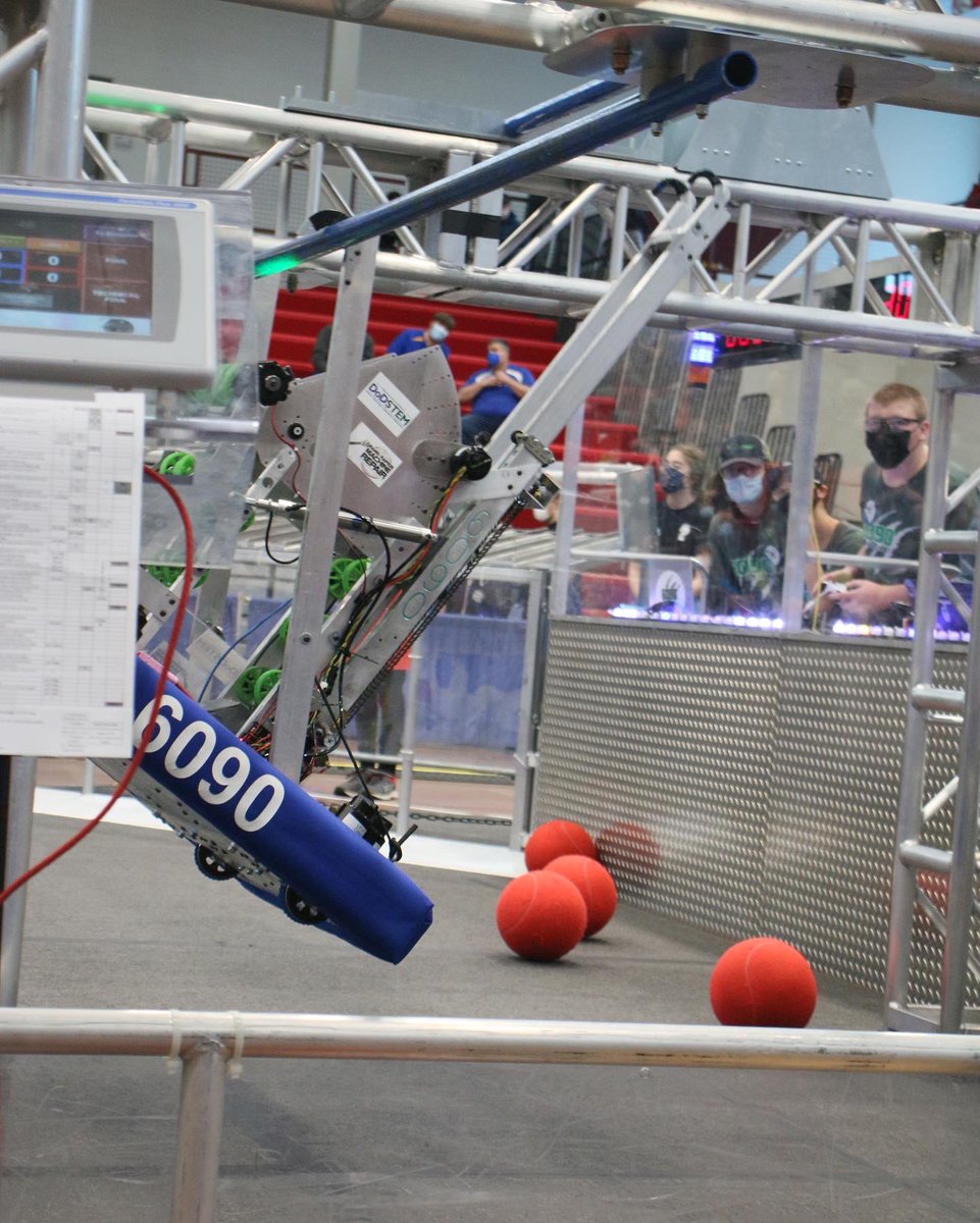 wildcats6090's tweet photo. Round 3 and we are still doing good! Made it up to the 3rd rung of the climb. @FIRSTinMichigan @WUWildcats @FIRSTweets @DoDSTEM https://t.co/t2wSxsgSfW