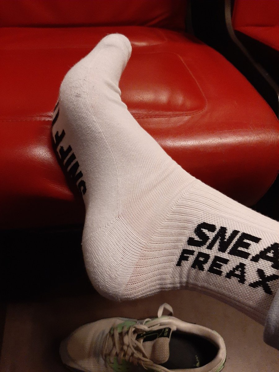 kinkyffboy84's tweet photo. Me zelf effe verwend met wat nieuws..
#sneakersfetish #dutchgay #sniff https://t.co/lgKQ0Bn9eA