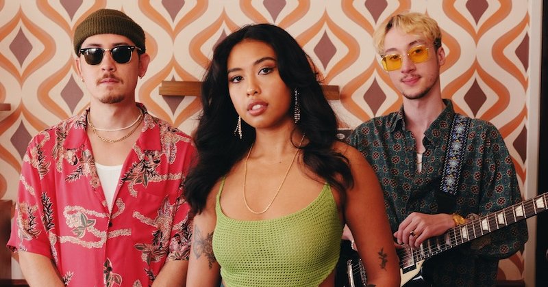 Luc de la Croixx releases a lovely music video for his “Run Away” single featuring Stevedreez and Satica bongminesentertainment.com/luc-de-la-croi… via #bongminesent | <a href="/stevedreez/">stevedreez</a> | <a href="/lucdelacroixx/">Luc de la Croixx</a> | <a href="/saticamusic/">SATICA</a>