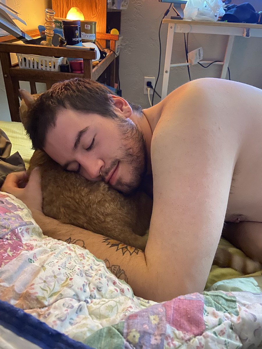bigfanofmugsy's tweet photo. cat daddy 🥰🥰😍😍 https://t.co/mGPbz7hDzX