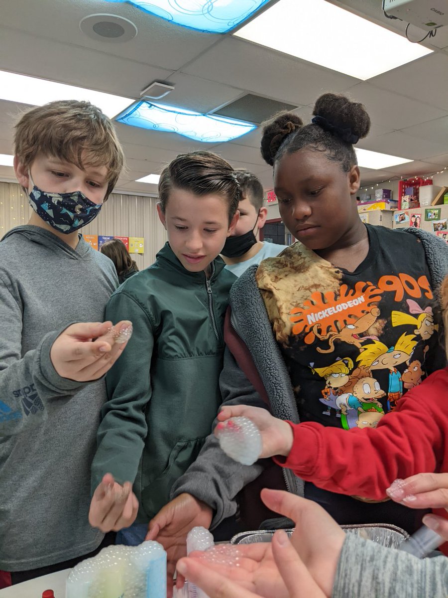 5th-graders had the opportunity to experiment with dry ice today! <a href="/hhehornets/">Hawthorn Hill Elementary</a> <a href="/KMteach5/">Kim Mooney</a> <a href="/KHTeach5/">Kelly Honn</a>