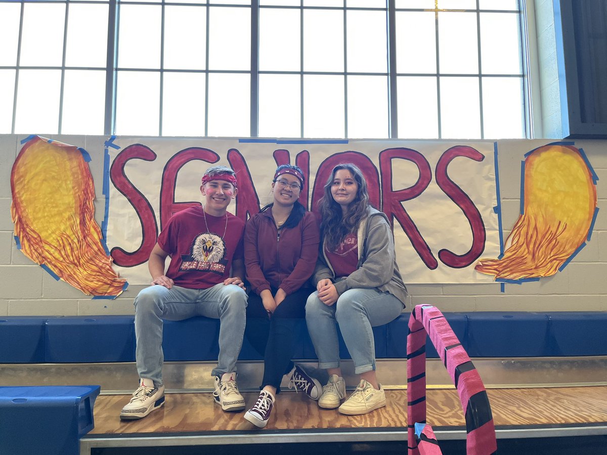 TuckerHudson6's tweet photo. Day 5: Elements-FIRE 🔥🔥🔥 @LeadershipMhhs @HannahPuryear1 @kathleentdo #mhhsclass2022 https://t.co/lrbGVixtE6