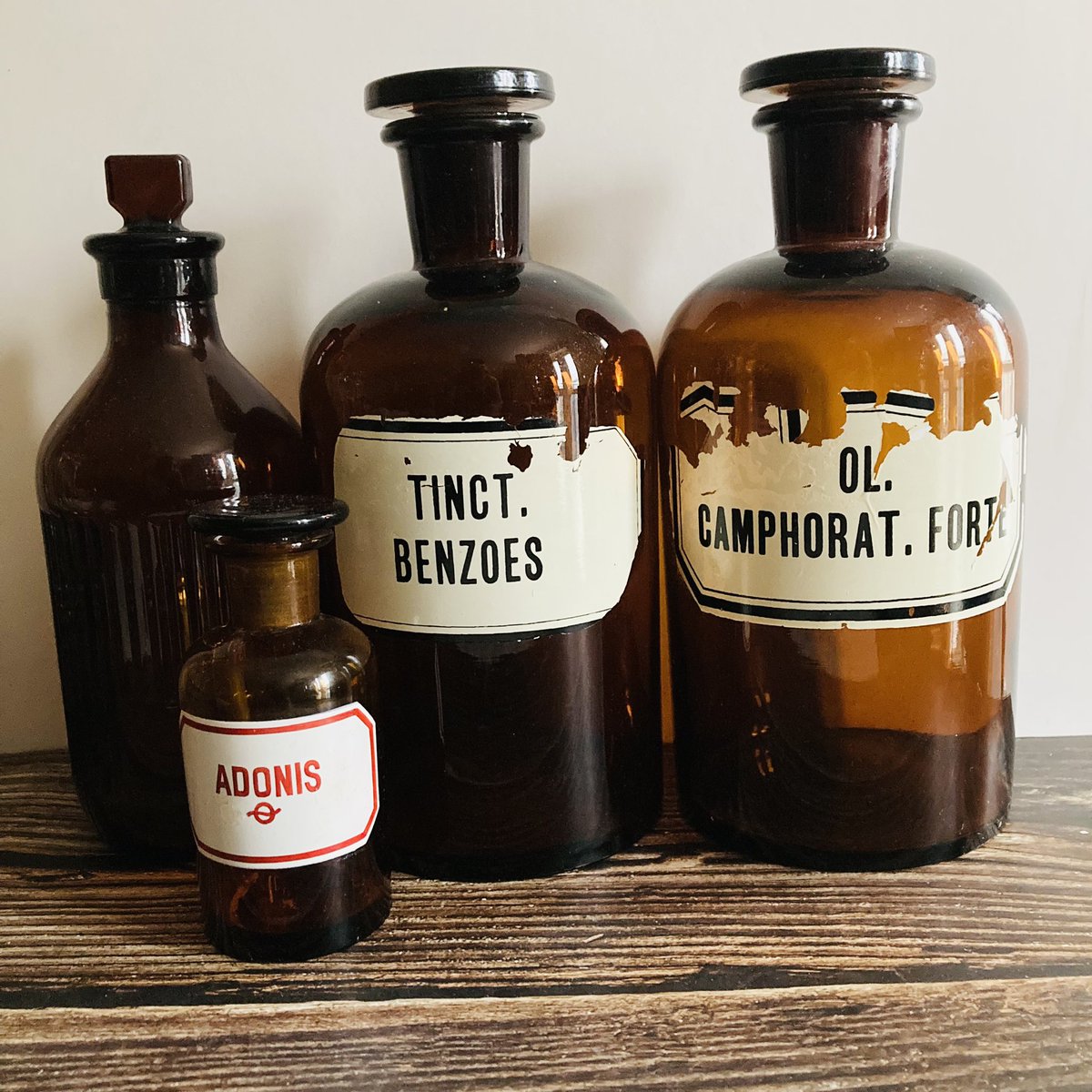 InfoAffair's tweet photo. Our vintage bottles are perfectly suitable for refilling to use in bathroom kitchen or homebar 🍸

What would you add to yours?

https://t.co/oF3CQ27a4R

#apothecary #vintagebottles #Chemistbottles #oldbottles #refill #nowaste #decanter https://t.co/KWaWrieJCW
