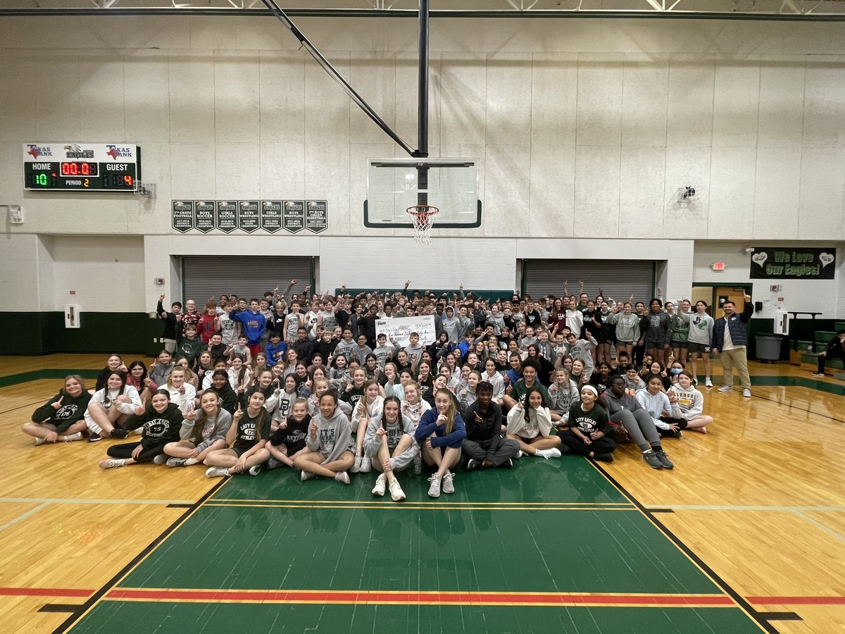 DallasSnapRaise's tweet photo. Love dropping off checks to great programs like @ReynoldsNest &amp; @PISD_Athletics! Amazing accomplishment for these kids and the program! https://t.co/QbFt9b8d7C