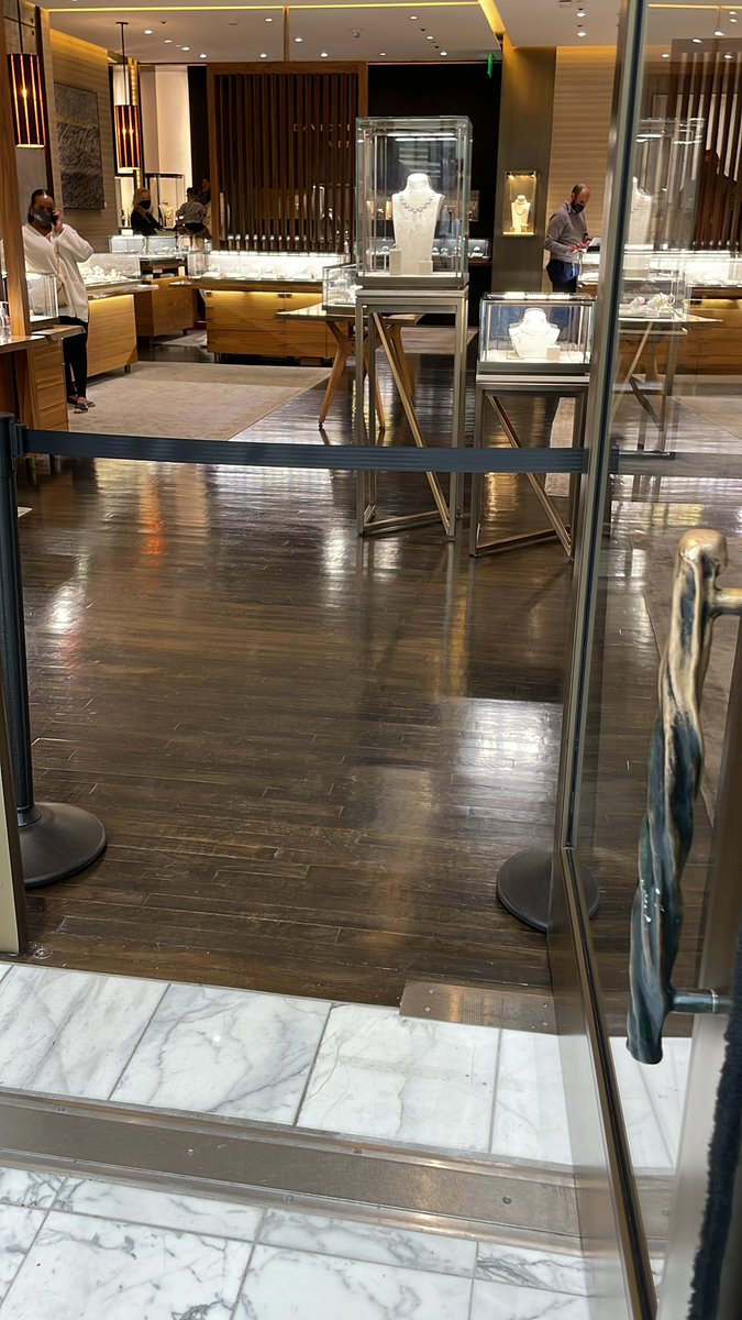 jakepublic's tweet photo. @DavidYurman why is there still a queue and a “bouncer” at your Tysons VA store. It’s very frustrating having to wait outside of the store for no reason. https://t.co/hzXekIEMza