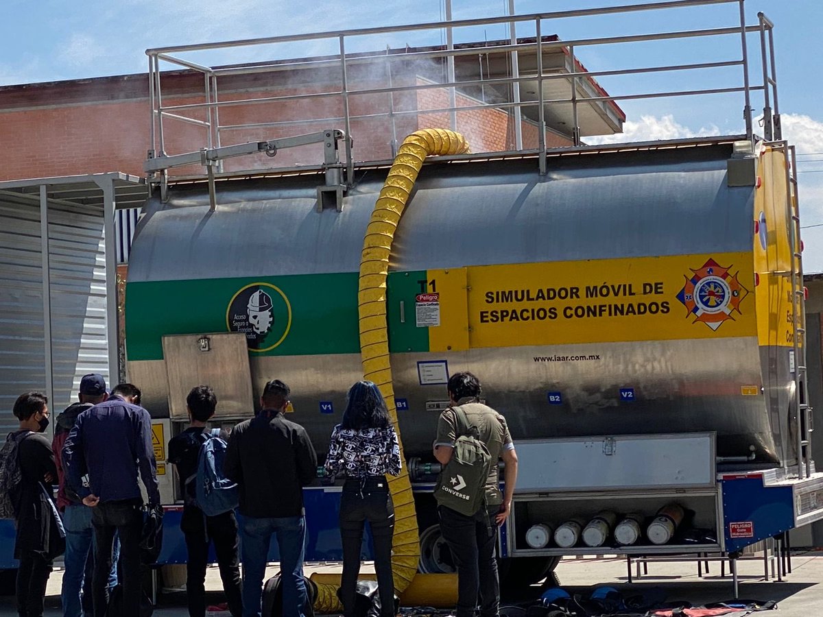 IAARMX's tweet photo. Hoy nos encontramos en el Tecnológico Universitario del Valle de Chalco, con futuros Técnicos Superiores Universitarios, de las especialidades de Mecatrónica, Procesos de Producción y Mantenimiento Industrial.👷♀️👷
#iaarmx
#seguridadindustrial https://t.co/7s7l6RFNAt