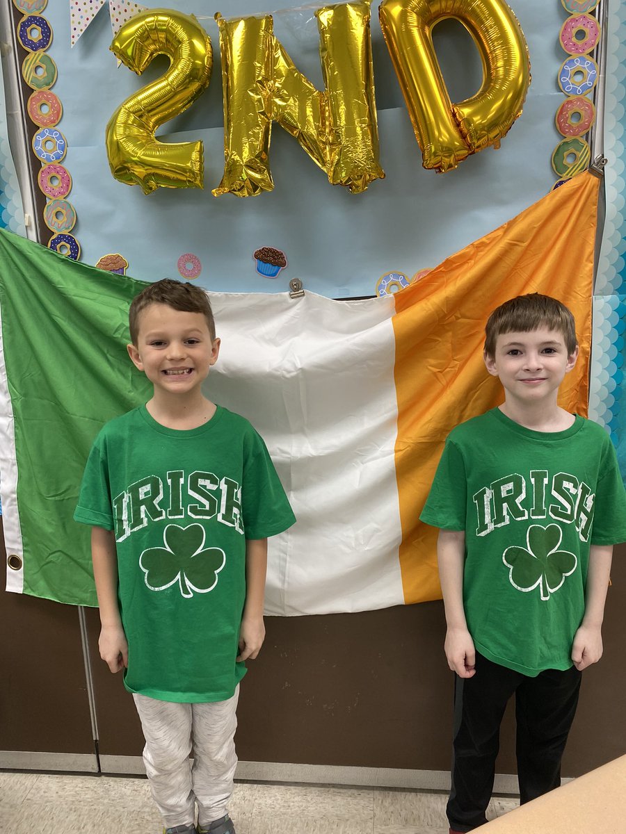 MrsMcCartney2M's tweet photo. What a fun week! Yesterday we celebrated St. Patrick’s Day, and today we learned about Holi! Holi Hai! We read about Holi and created our own rangoli chalk art! @WeAreHTSD @HTSD_UnivHts https://t.co/vIhcZHeyoE