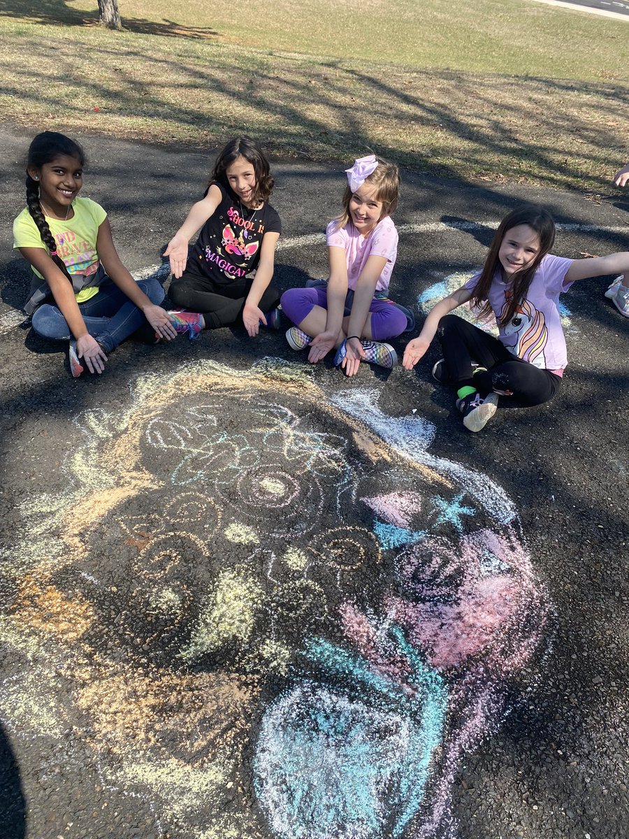MrsMcCartney2M's tweet photo. What a fun week! Yesterday we celebrated St. Patrick’s Day, and today we learned about Holi! Holi Hai! We read about Holi and created our own rangoli chalk art! @WeAreHTSD @HTSD_UnivHts https://t.co/vIhcZHeyoE