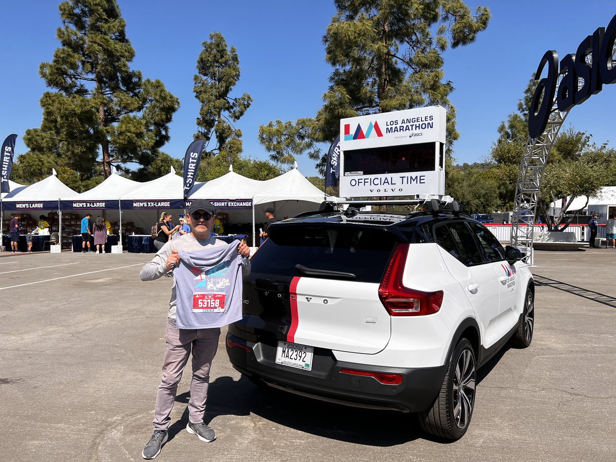javiermota's tweet photo. #readytogo #labig5k Tomorrow morning I will be chasing the 2022 @volvo C40 Recharge around @dodgers stadium @volvocars @volvocarusa @RussellDatz @deanshaw #volvorecharge 💯🔋⚡️ https://t.co/Y94IghOhV2