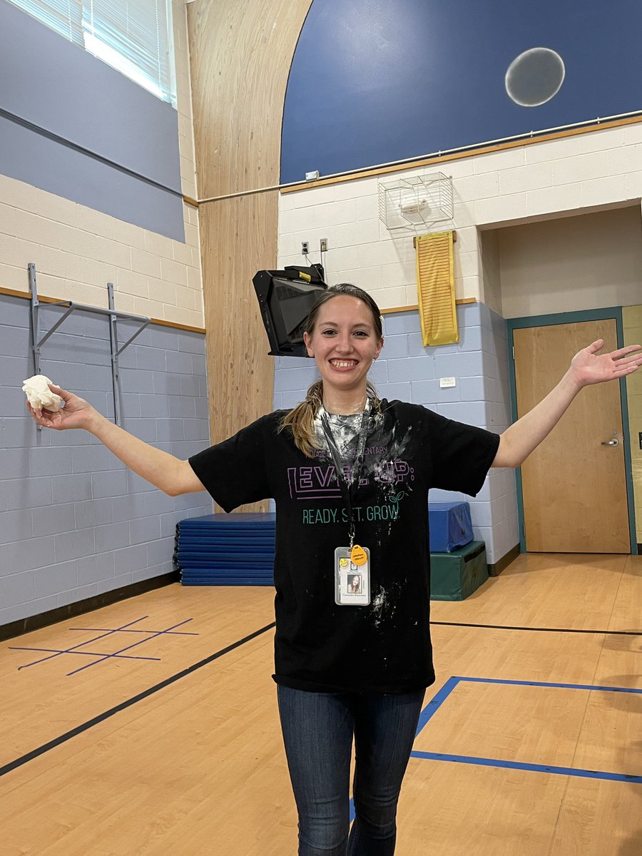 FelyJpg's tweet photo. Congrats 2nd grade dual Ms.Baniewicz for winning most reading minutes 1st place !! Price . . . Pie ๐ฅง your teacher ๐ฉ๐ปโ๐ซ ๐๐ฅโฅ๏ธ๐คญ @ParticipateLrng @HodgeRoadES #unitingourworld #goreaders https://t.co/1GPN9RTfYA