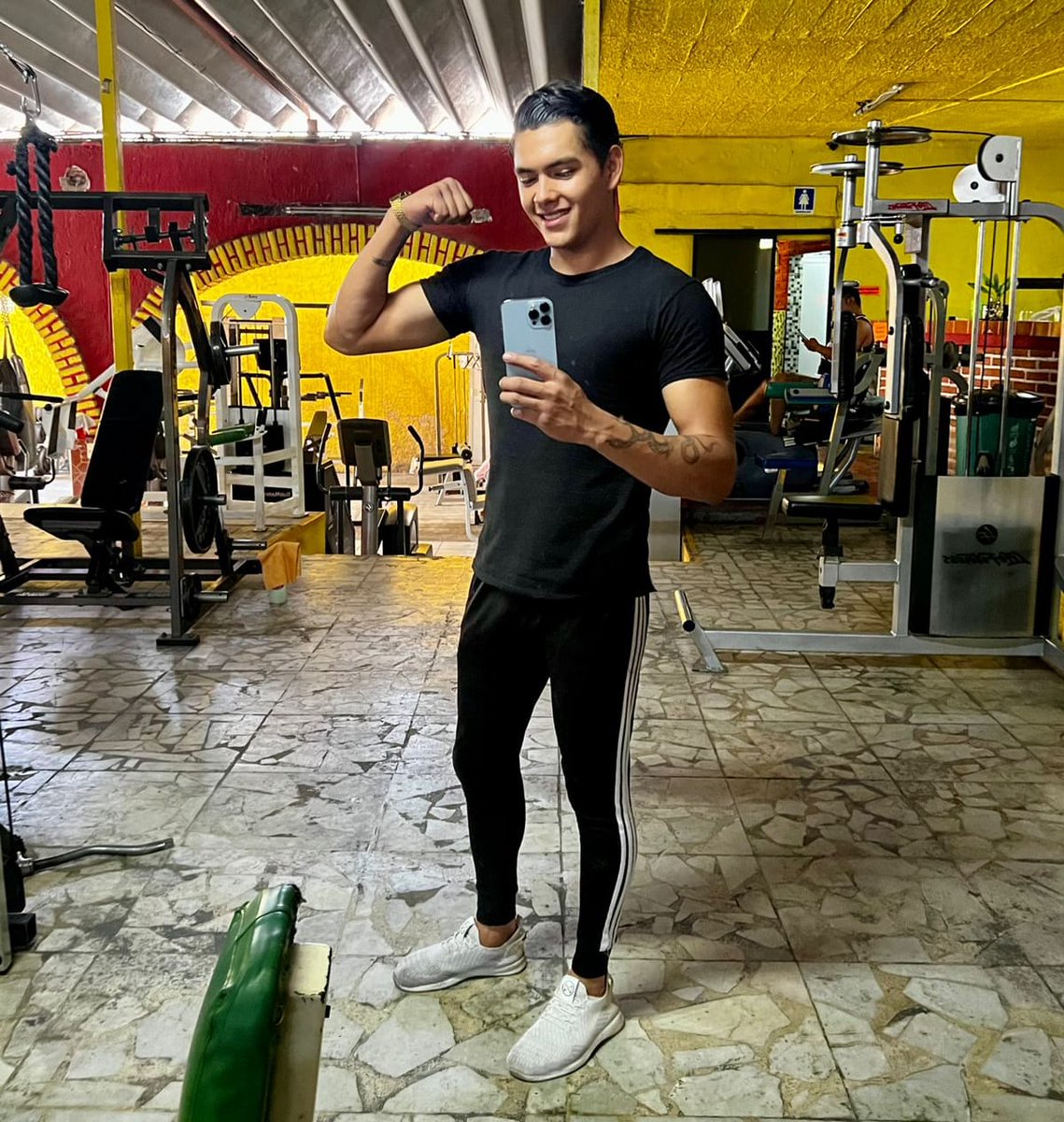reyalanvazquez's tweet photo. Gracias por el apoyo ✨
Pero Twitter no me deja enviar mensaje para enviar sus regalitos 😭
Si diste retwitt y quieres tu regalo manda mensaje y a los que ya les mandé, comenten aquí abajo si les gusto 🔥🔥🔥🔥

Les dejo aquí mi Instagram, no me sigan 😉 IG: reyalanvazquez https://t.co/Ay1HwUgM7v
