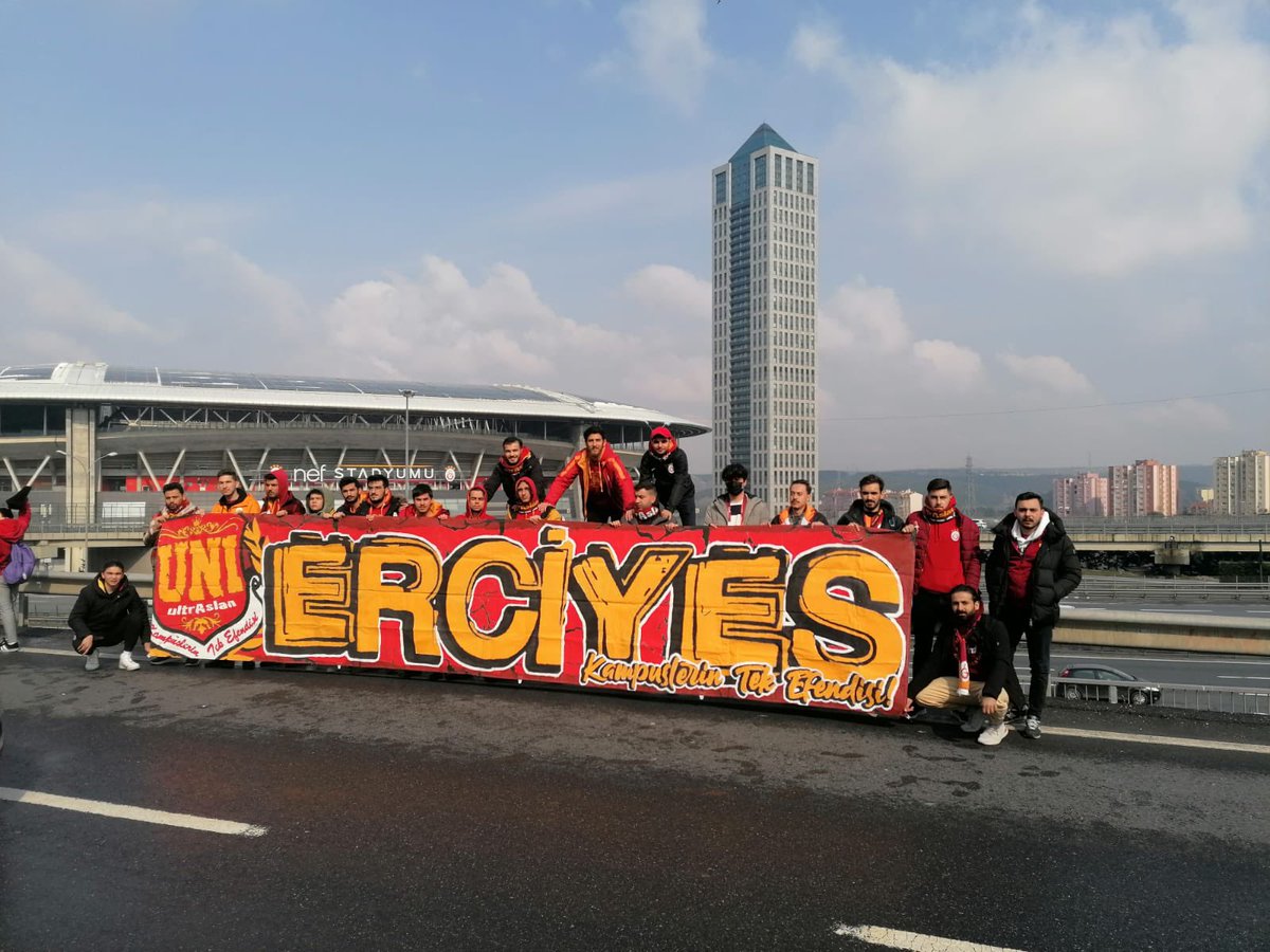 Ne iki kupa, ne de Avrupa..
BİZİM AŞKIMIZ CİMBOMBOMA !

17.03.22 | Galatasaray-Barcelona

#uAUNIErciyes
#ultrAslanUNI