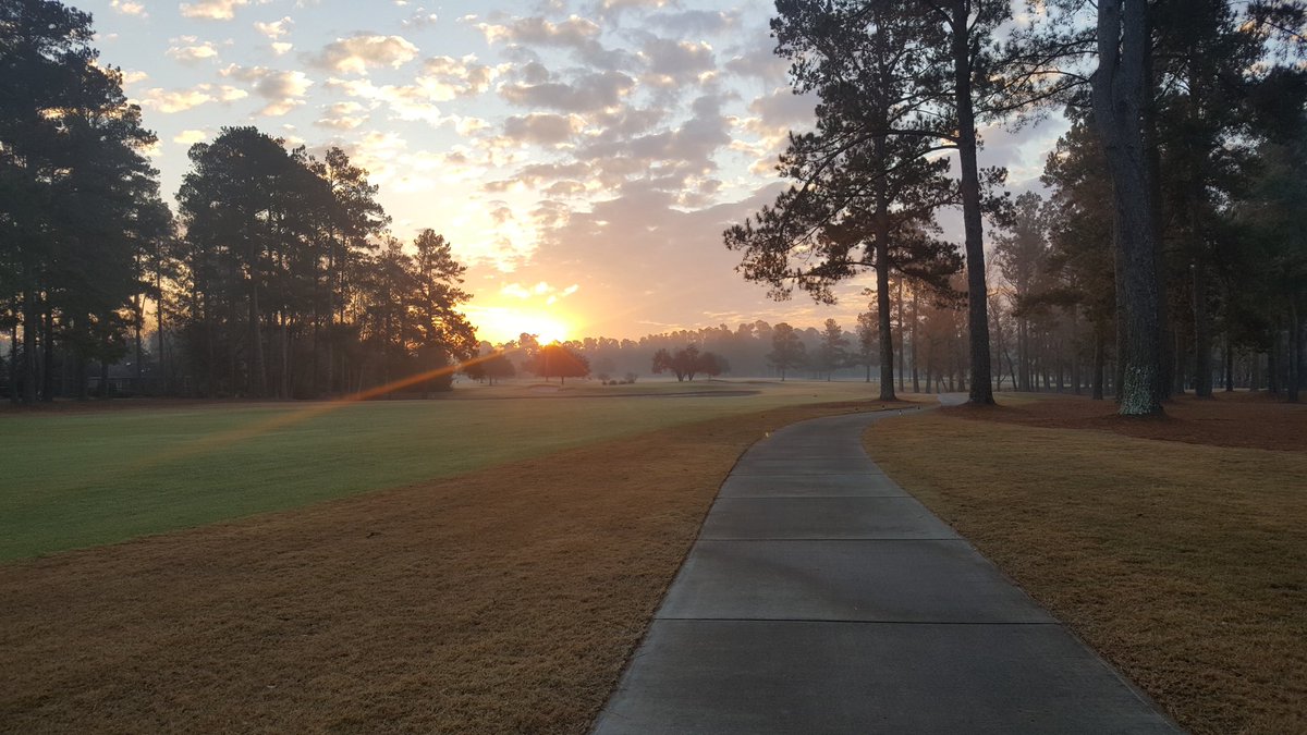JRichardBrown's tweet photo. Orangeburg Country Club is currently looking to add an Assistant Superintendent to our team! 

-$15-19/hr with comprehensive benefits package
-Overtime allowed 
-Lunch and uniforms provided
-Carolinas GCSA and Midlands Turfgrass Association membership

Continued 👇 https://t.co/H9dZJOwwEm