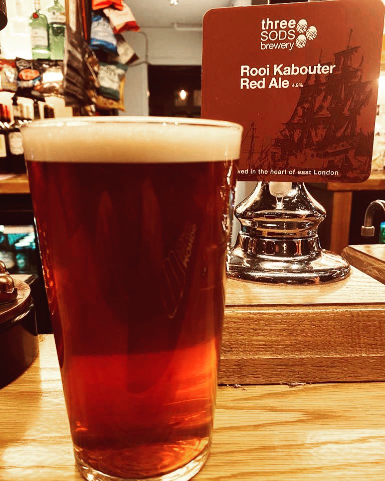 Rooi Kabouter Red Ale (4.9%)
A full-bodied red ale. Roasted and Red malts bring a blend of sweetness and bitterness, while the European Hops deliver a powerful, floral aroma. Meaning “Red Dwarf” in Afrikaans, this is truly a stellar beer.
three SODS brewery east London.