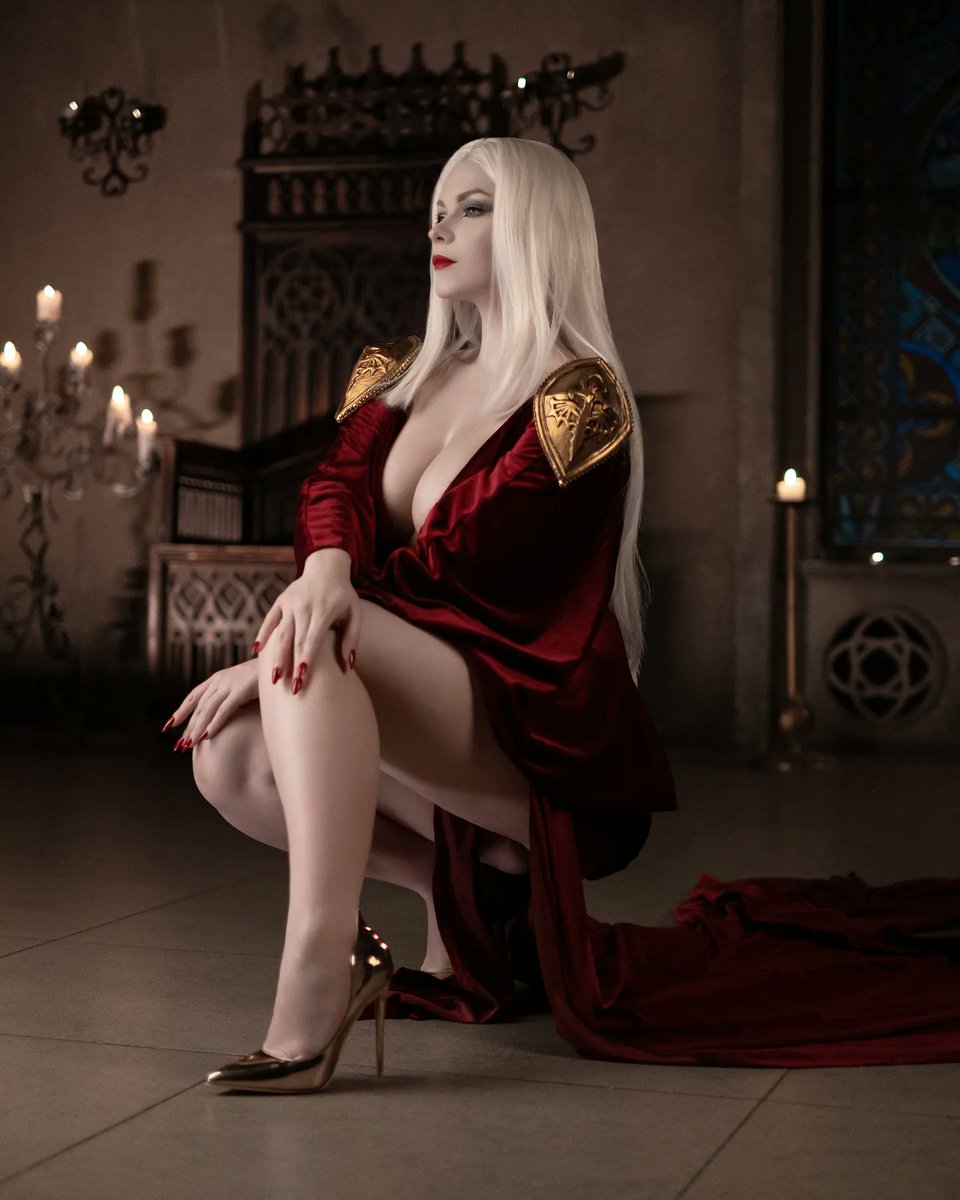 Fl3nn - Cosplayer: Miss Morte Character: Countress Carmilla