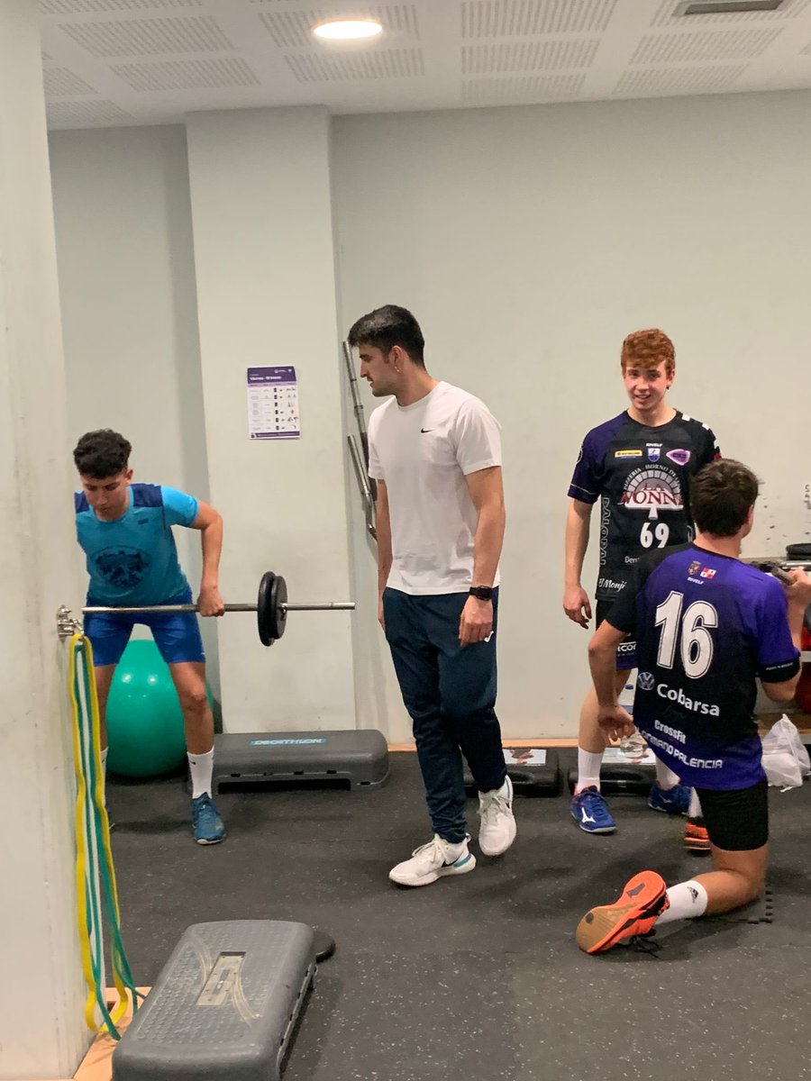 balopal's tweet image. Viernes de gimnasio y tecnificación para nuestros juveniles de primer año con #HandballPerformance  @dgutierrez_21 🏋️‍♂️👊

#CanteraBalopal
