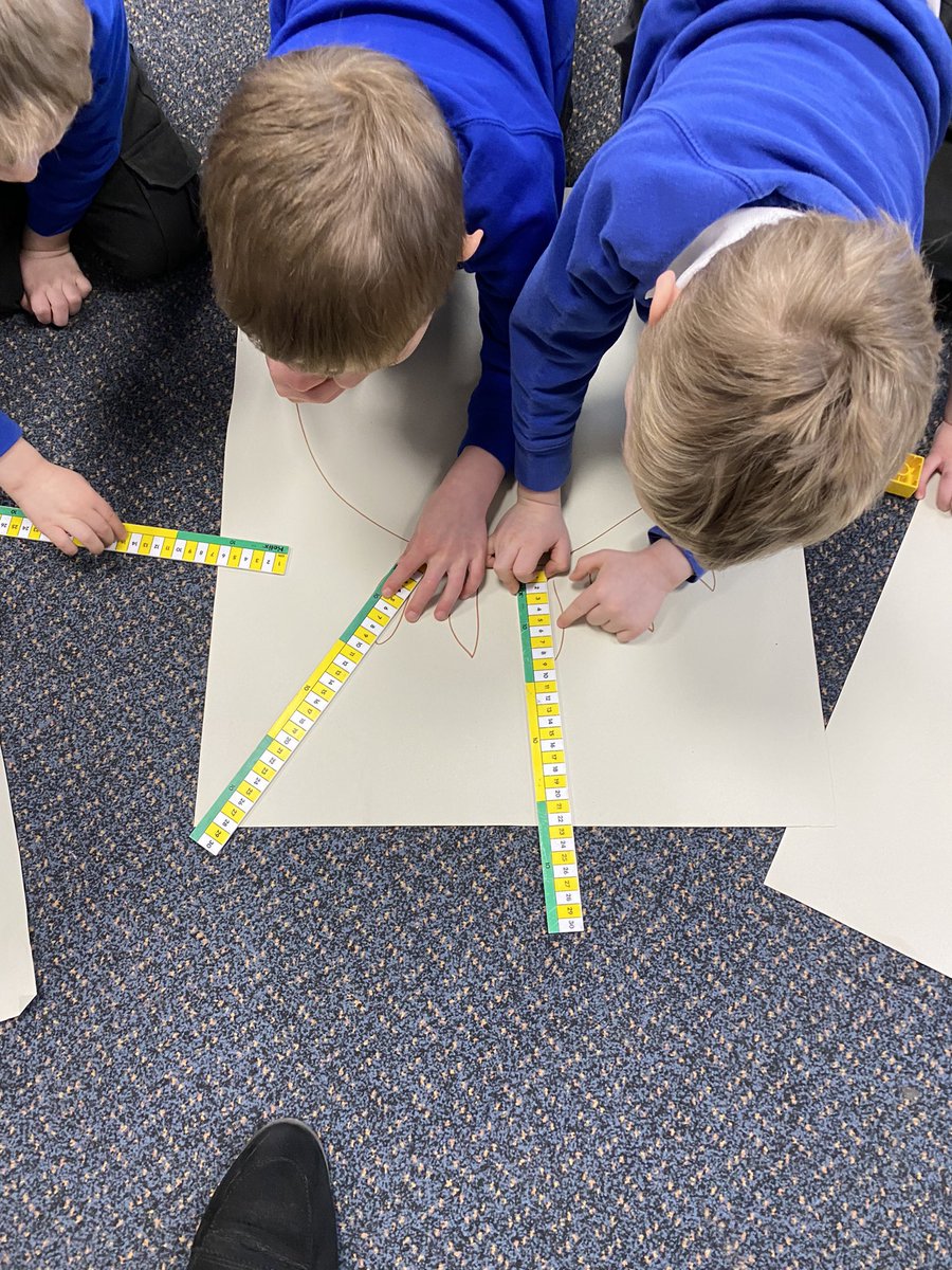 MFinfantschool's tweet photo. Accurately measuring the length of the different bear claws. Amazing measuring skills! ππ»ππ»
#MFRainbowfish #MFmaths https://t.co/e1tFs58o8q