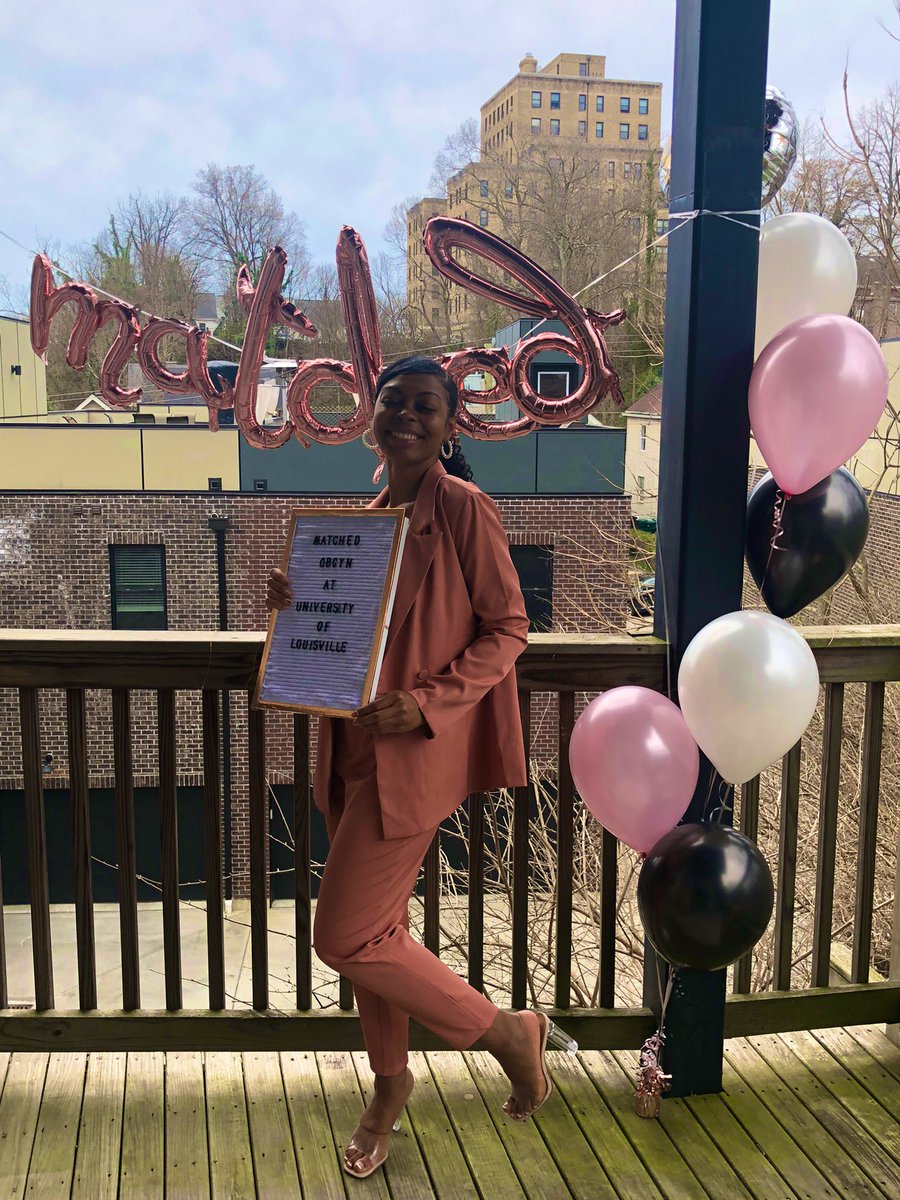 CSamuelMD's tweet photo. How many Drs does it take to hold a sign straight 😂 so excited to be taking my talents to University of Louisville for OBGYN 🥳🥳🥳🥳 https://t.co/7yfLYYcgSB