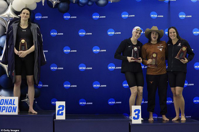 Grateful24x7's tweet image. A picture paints a thousand words… 😳😡 #WrongJustWrong