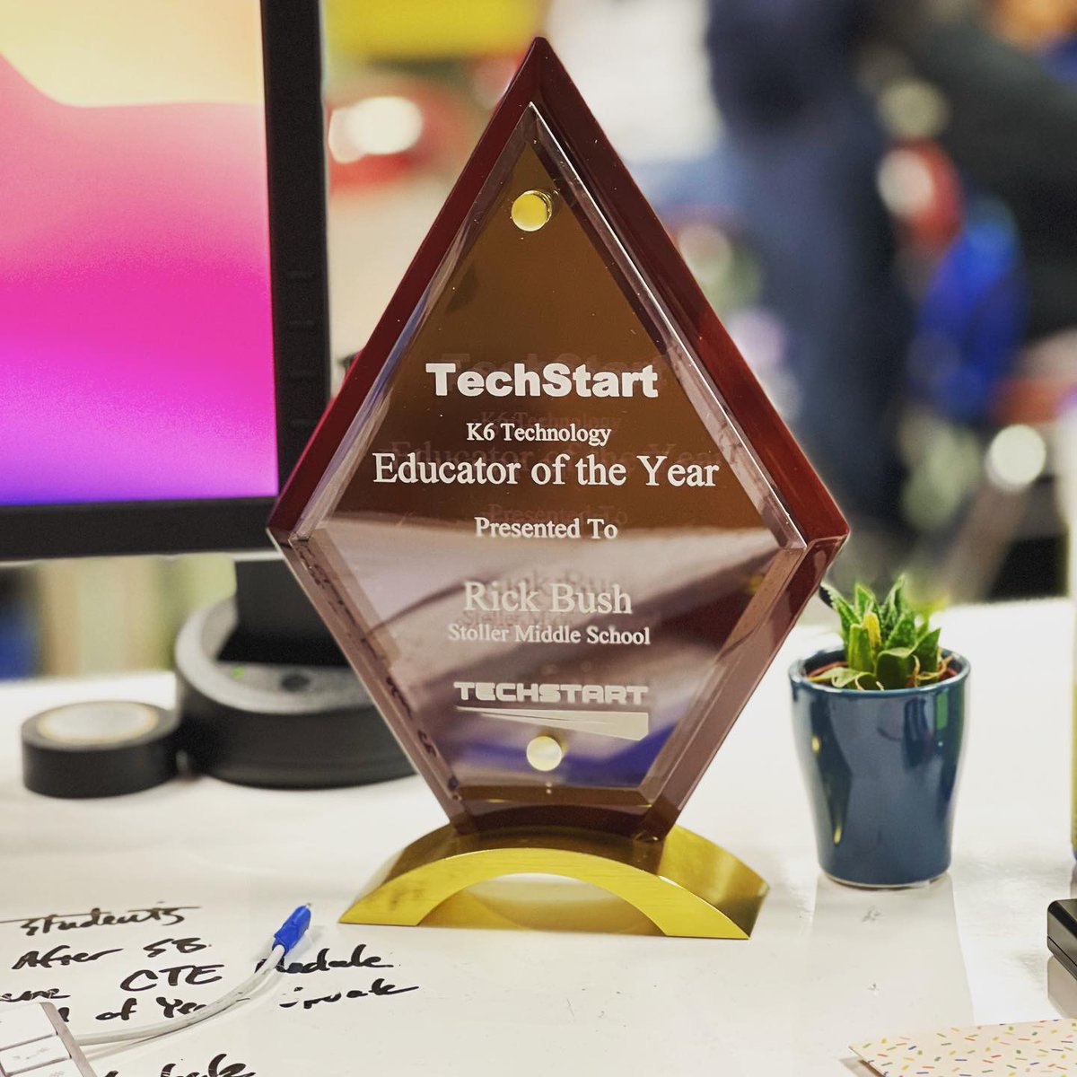 SPHSPHSPHSPH's tweet photo. HUGE Congratulations to my #ScratchEdPDX co-coordinator, @oregoncsta member, and just all around AMAZING @StollerMS teacher @bushr1 on winning the K-6th Oregon Technology Educator of the Year Award! 
🎉🥇🍕🔥 👏 @BeavertonSD @CSforOregon https://t.co/FbmMQKo61z