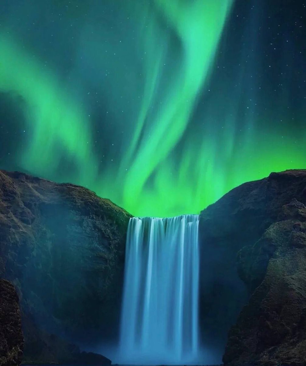 cuisha11's tweet photo. Legend has it that seeing the aurora will bring happiness for a lifetime. If I am fortunate enough to see the aurora, it must be the most unforgettable memory in my life. #aurora  #travel  #Iceland https://t.co/y462OM6r57