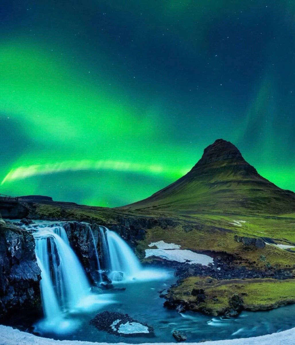 cuisha11's tweet photo. Legend has it that seeing the aurora will bring happiness for a lifetime. If I am fortunate enough to see the aurora, it must be the most unforgettable memory in my life. #aurora  #travel  #Iceland https://t.co/y462OM6r57