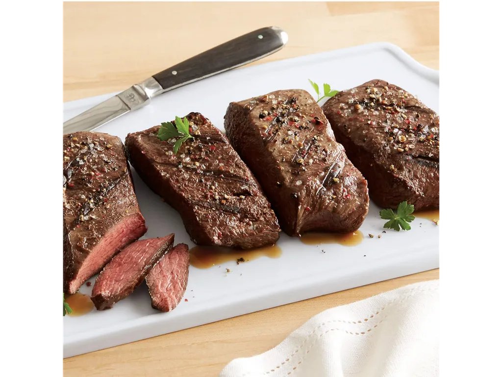 TheTenderFilet's tweet image. Eat like a king and shop our internet exclusives to get your hands on these delicious Flat Iron Filets! 🥩 Shop our site here: buff.ly/3CNwW6Q