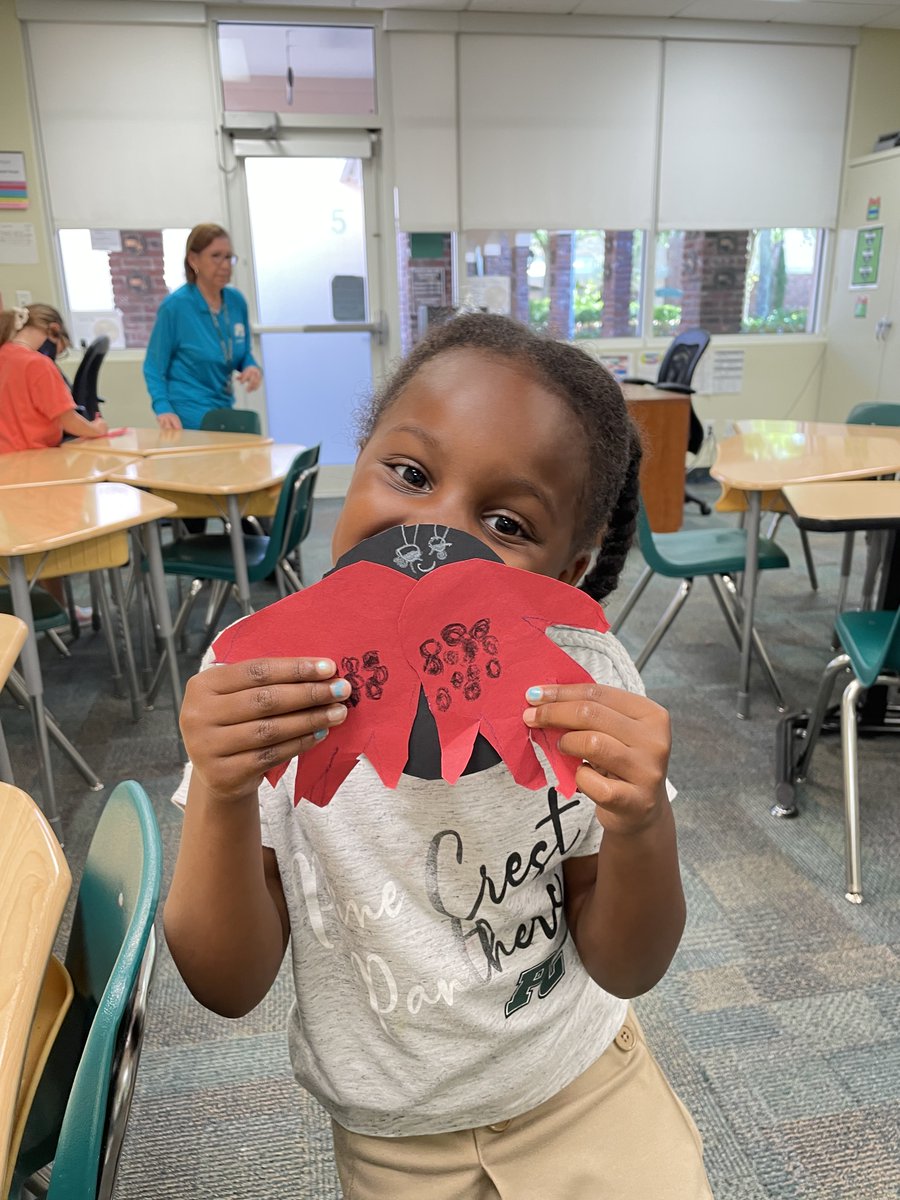 PineCrestAux's tweet photo. Pre-K and Kindergarten Students got a little "buggy" this afternoon making lady bug handprints. ππ#PCExtendedDay https://t.co/jDabtDIGDt