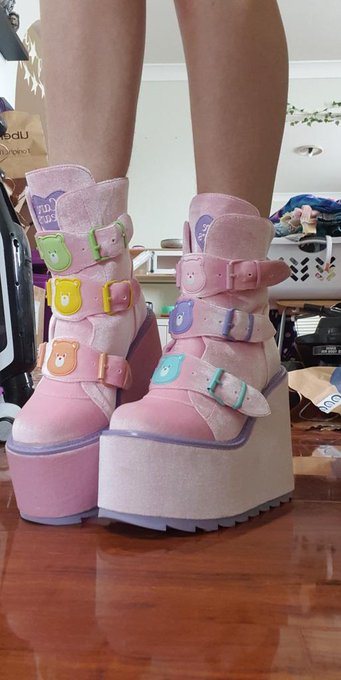 MY SHOES ARRIVED AAHHH!!!   Just in time for the #blackmilk release 🥰 https://t.co/jsDHIFx8nb<a href="/tag/blackmilk"class="tags"><span>#blackmilk</span></a>