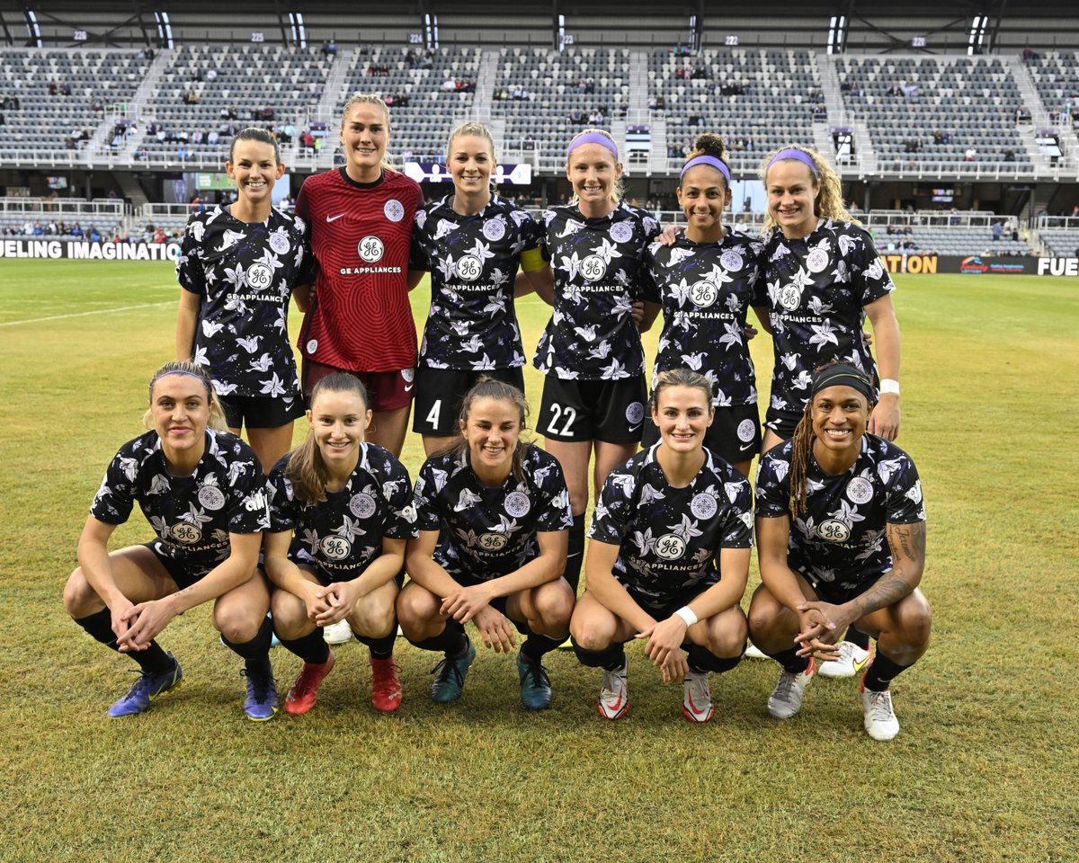 A starting XI pic where everyone is in line and no one is making faces. 

It's at this moment that admin misses @Yuki_Ogimi.