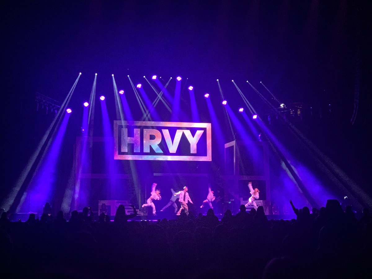 LifeLoveFlowers's tweet photo. Better late than never… @thewanted &amp; @HRVY were all amazing Monday night. So glad I got to go with @karlasammo93! 
“Some days stay gold forever” 💛💛 https://t.co/suhCyY58F2