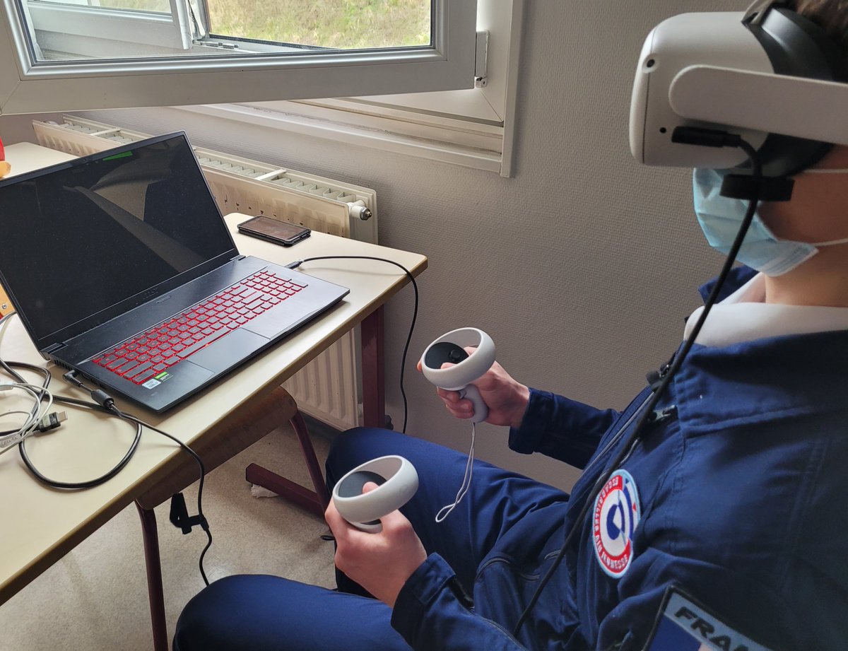 C'est bientôt le jour J !  les élèves du BIA du @lyceeMajorele de Toul prépare leur premier vol à Epinal-Mirecourt en VR ! #réalitevirtuelle #BIA #xplane <a href="/dane_nancy_metz/">DRANE Nancy-Metz</a>