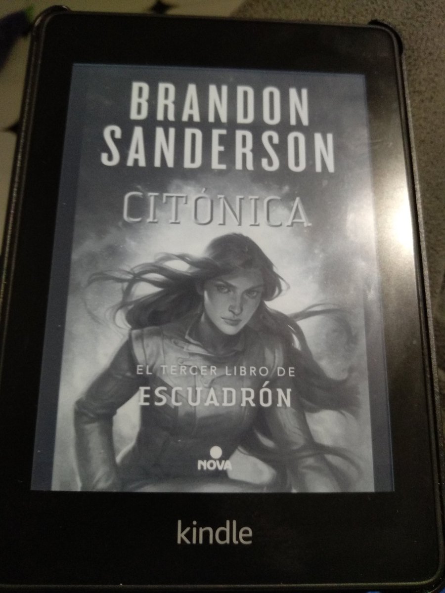 DaniGomez_84's tweet photo. Comenzamos el fin de semana con nueva lectura #citonica de #BrandonSanderson. Que ganas de volver a leer a Spensa. @NovaCiFi https://t.co/YIWvRDw8so