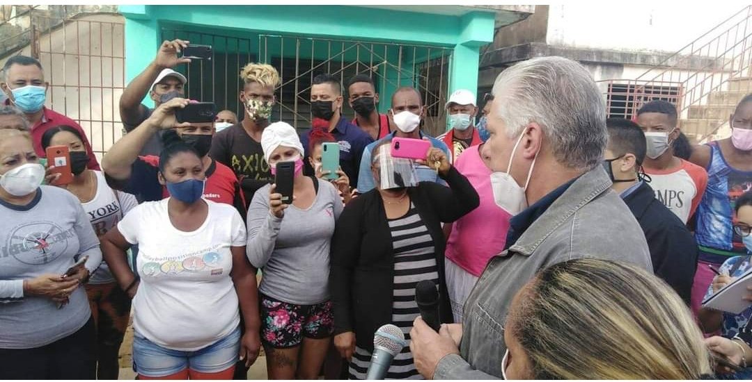 Nuestro presidente dialogando con el pueblo, un vivo ejemplo de democracia, mostramos al mundo que el socialismos es una alternativa #CubaVive #IzquierdaUnida #PasionxCuba